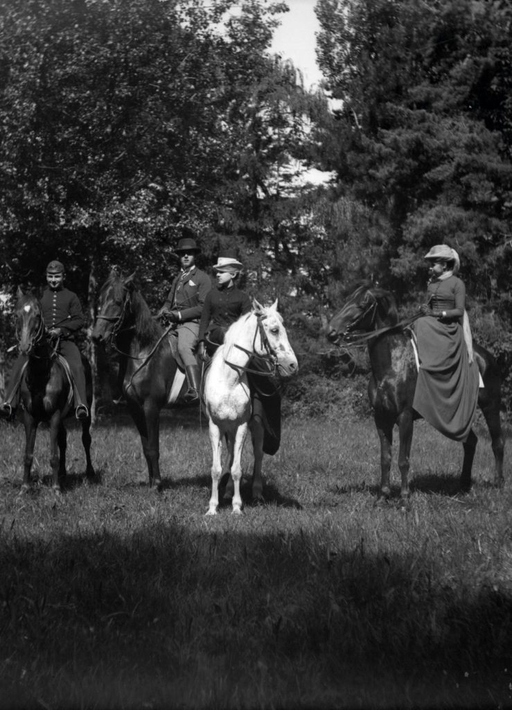 cavaliers et cavalières à En Laure - photo Arthur Batut vers 1895