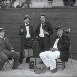 Groupe de photographes amateurs sur la plage de Sète - Photo Fernand Carrayon vers 1900. Coll Musée Batut